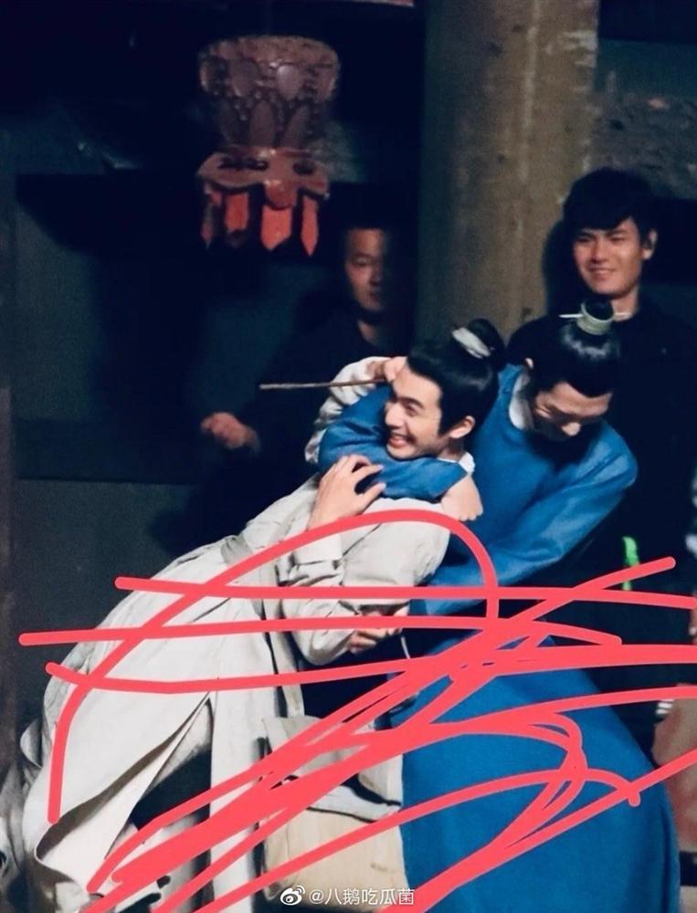 Tống Uy Long và Tỉnh Bách Nhiên nô đùa trong hậu trường phim đam mỹ Trương Công Án-1