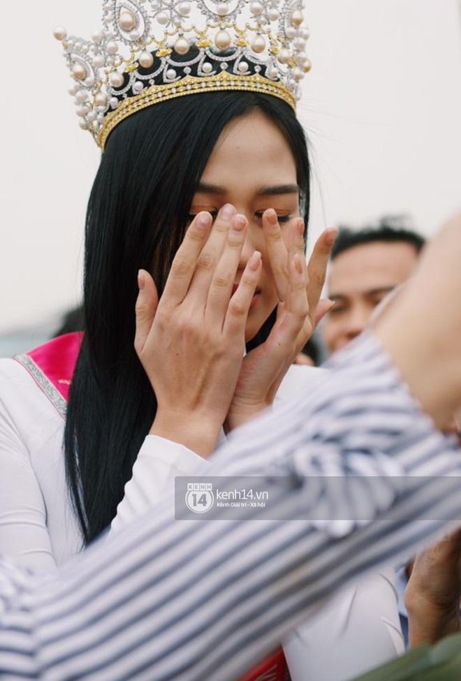 Phỏng vấn nóng mẹ Đỗ Thị Hà ngày con gái về làng: Dù con không là Hoa hậu Việt Nam thì con mãi là Hoa hậu bé nhỏ trong lòng mẹ-4