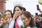 Phỏng vấn nóng mẹ Đỗ Thị Hà ngày con gái về làng: 'Dù con không là Hoa hậu Việt Nam thì con mãi là Hoa hậu bé nhỏ trong lòng mẹ'