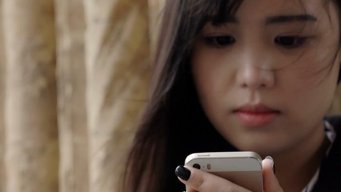 Đang xem livestream của chị gái, tôi giật mình khi thấy một người xăm trổ bước vào quát nạt-1