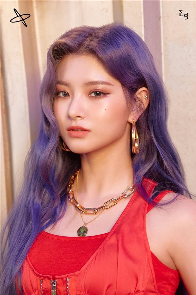 2 thành viên Everglow dương tính Covid-19, trước khi bị phát hiện vẫn đi hát-2