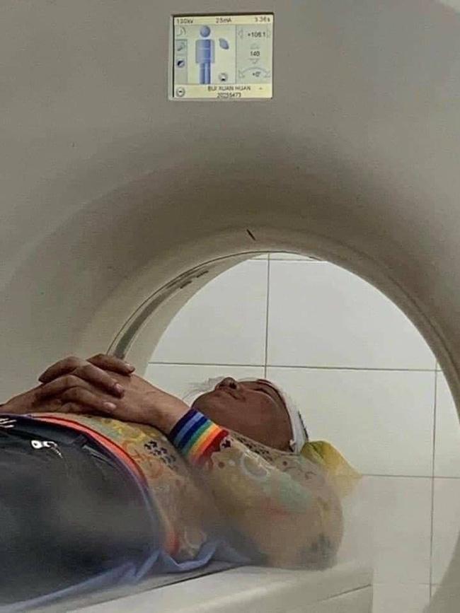 Xôn xao hình ảnh thánh đạo lý Huấn Hoa Hồng hỗn chiến, bị đánh rách đầu-1