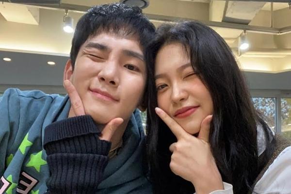 Red Velvet chính thức tái xuất với đội hình 5 thành viên, fan khóc nấc vì quá hạnh phúc-7