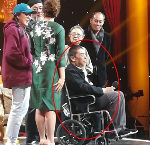 Trương Phi kinh điển màn ảnh Cbiz: Về già ngồi xe lăn, chẳng ai chăm, sống trong viện dưỡng lão-7