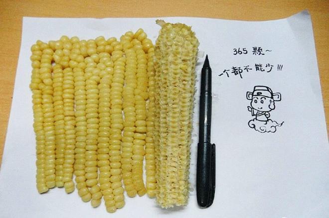 Những pha rảnh rỗi sinh nông nổi, hết ngồi phân loại hạt trong gói cà phê đến tách hạt thanh long-13