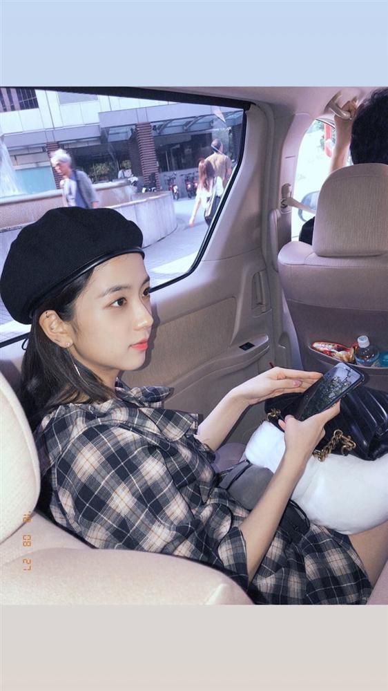 Mũ beret - phụ kiện sống ảo không thể thiếu của BLACKPINK Jisoo-4