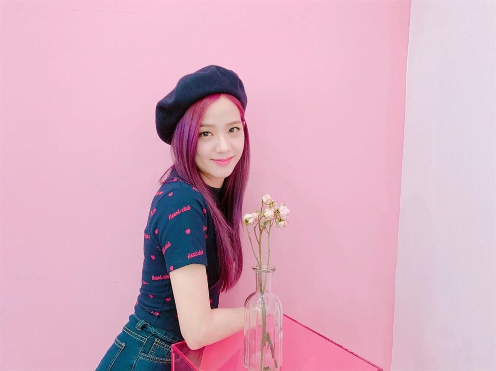 Mũ beret - phụ kiện sống ảo không thể thiếu của BLACKPINK Jisoo-15