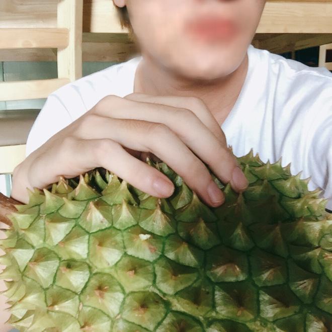 Những pha rảnh rỗi sinh nông nổi, hết ngồi phân loại hạt trong gói cà phê đến tách hạt thanh long-6