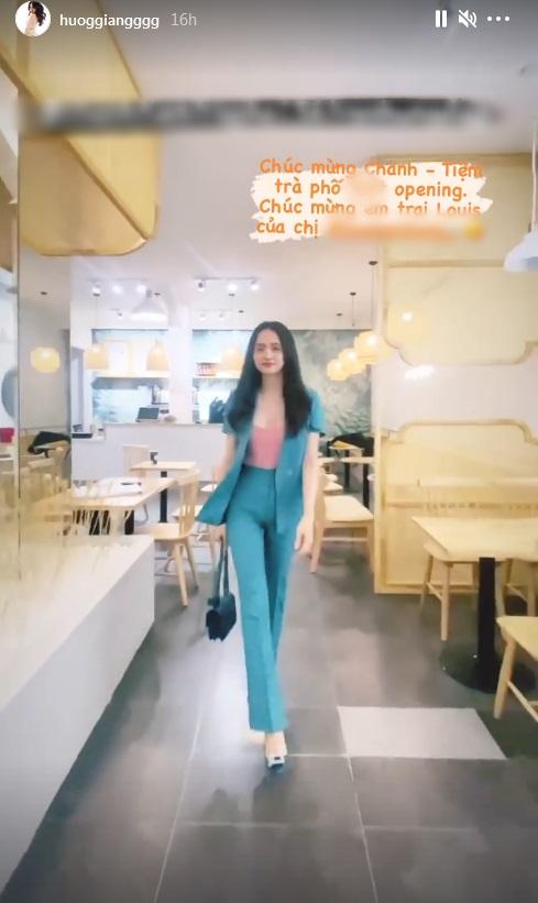 Mặc quần bó, đi giày cao, Hương Giang catwalk suýt ngã-3