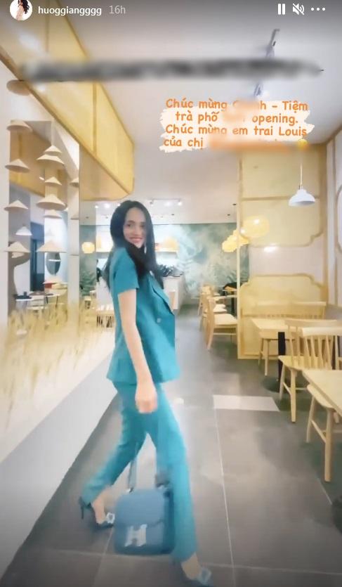 Mặc quần bó, đi giày cao, Hương Giang catwalk suýt ngã-4