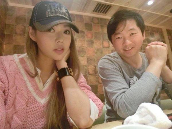 Tỷ phú xấu xí 10 lần cầu hôn 8X ngực như quả bóng, bị mỉa mai không nên sinh con-4