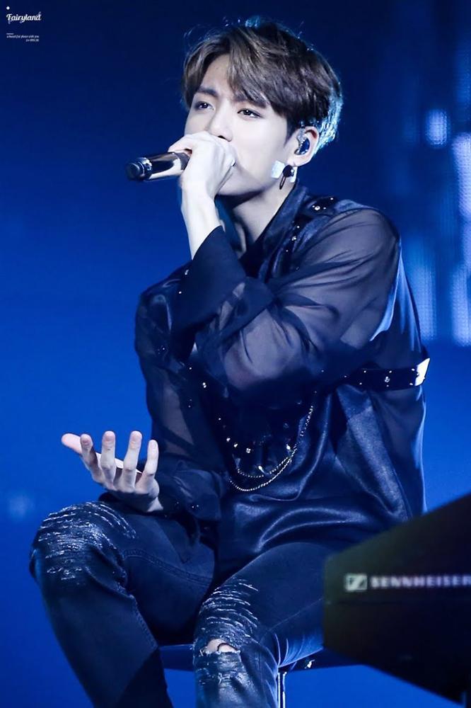 6 điều mới mẻ về em út vàng Jungkook được fan tổng kết trong năm 2020-6