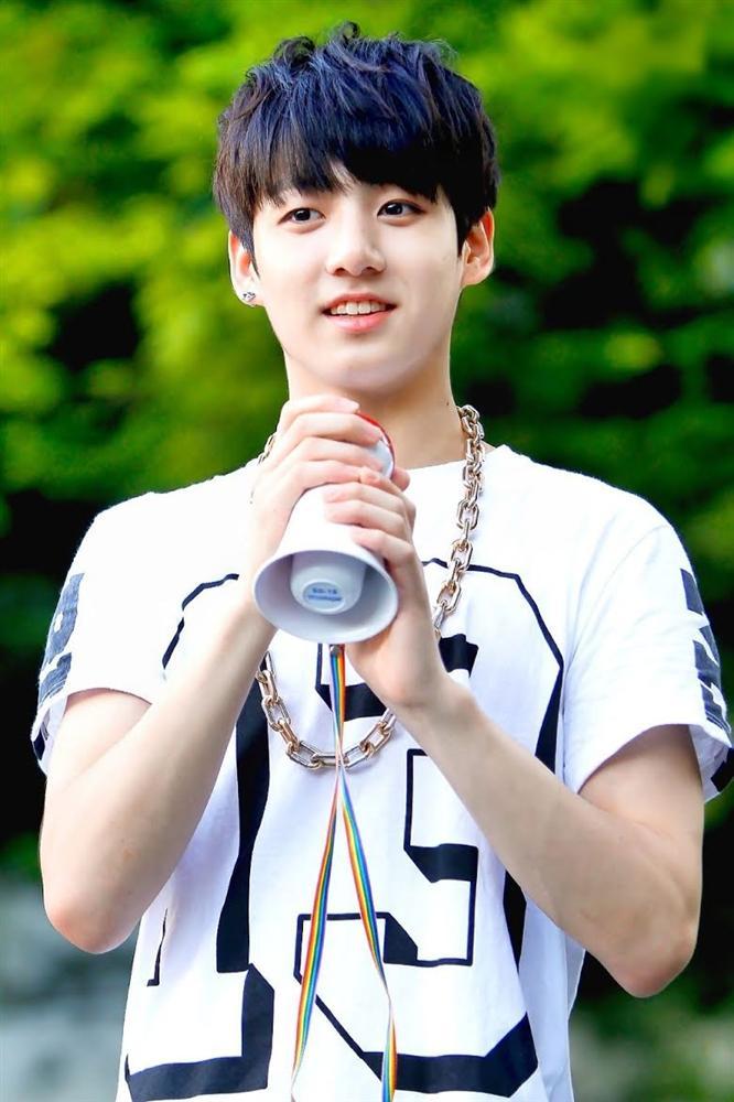 6 điều mới mẻ về em út vàng Jungkook được fan tổng kết trong năm 2020-8