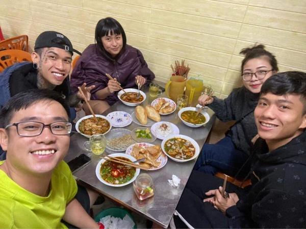 Quán quân Rap Việt - Dế Choắt và Phan Văn Đức đã có mặt tại Nghệ An chờ dự đám cưới Công Phượng vào ngày mai!-4