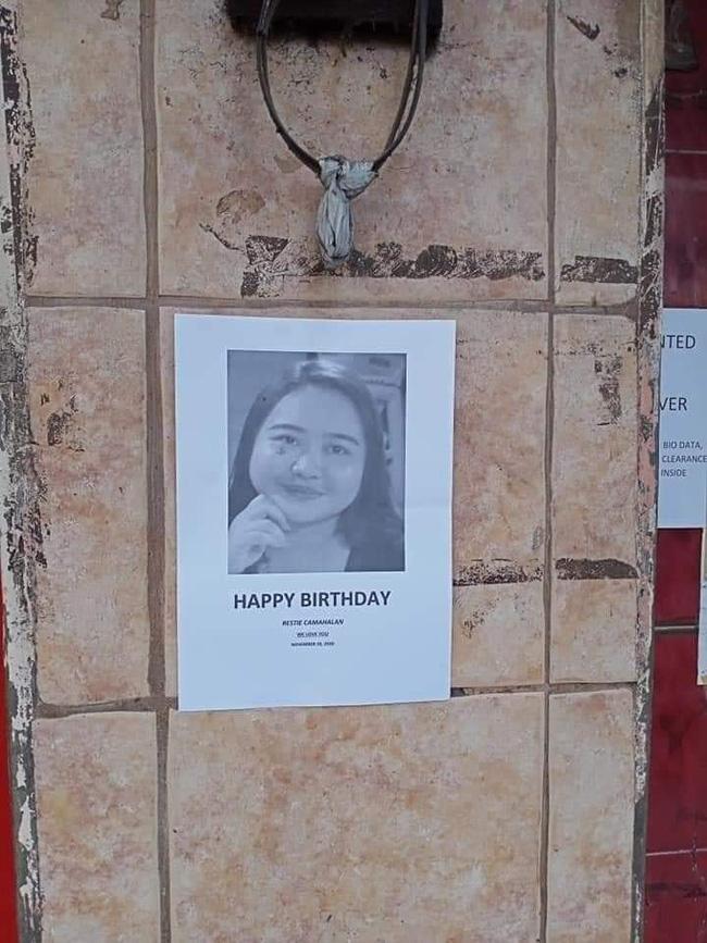 Mừng sinh nhật mùa Covid, nhóm bạn thân in hình nhân vật chính như tờ rơi tìm trẻ lạc-2