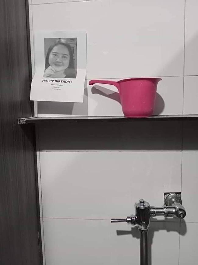 Mừng sinh nhật mùa Covid, nhóm bạn thân in hình nhân vật chính như tờ rơi tìm trẻ lạc-8