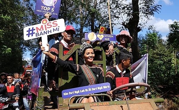 2 hoa hậu được chào đón ở quê nhà như idol K-pop-4