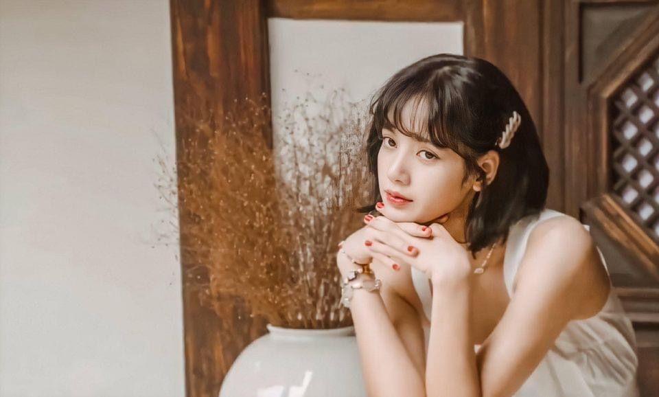 Lisa náo loạn Instagram: Fan dửng dưng chuyện thường ở huyện, nonfan choáng muốn rớt con ngươi-1