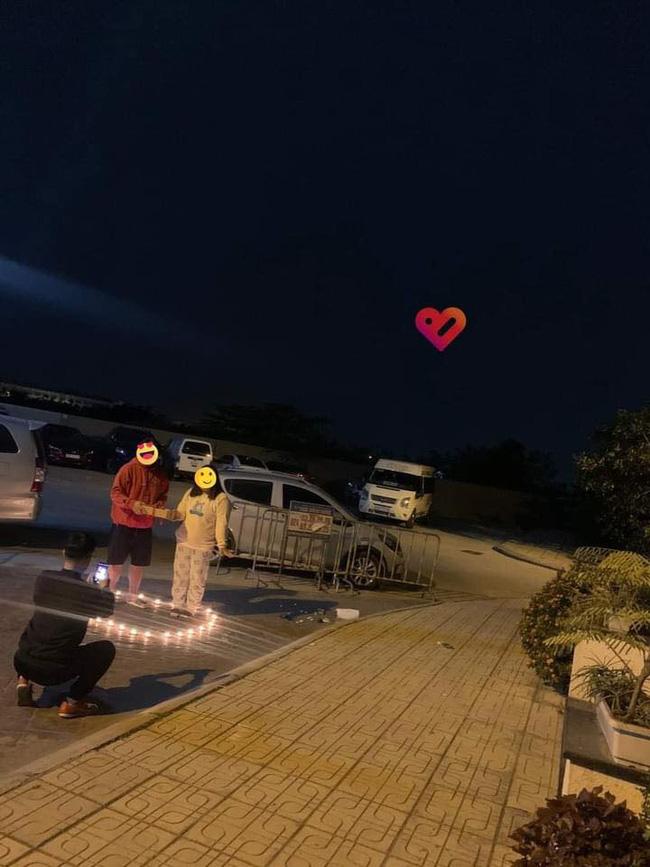 Tỏ tình xong xuôi, xem ảnh được chụp, thanh niên nổi đóa choảng luôn bạn gái-2