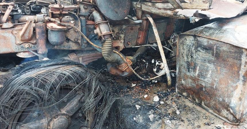 Rùng mình: Cảnh tượng tan hoang hiện trường vụ nổ xe tải ở biên giới Việt - Lào-2