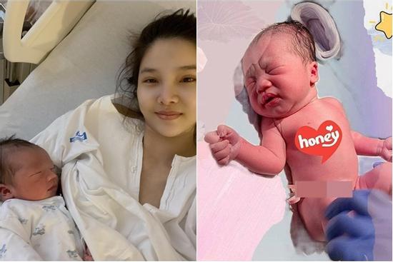 Kỳ Hân ôm con xuất hiện sau 10 tiếng 'vượt cạn' vật vã