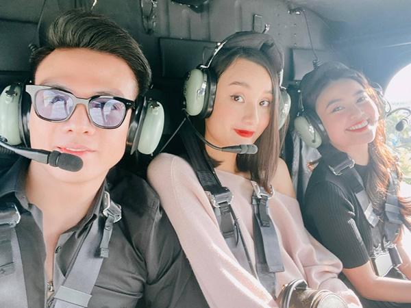 Lê Thúy chụp ảnh cùng Ninh Dương Lan Ngọc và Lê Xuân Tiền.