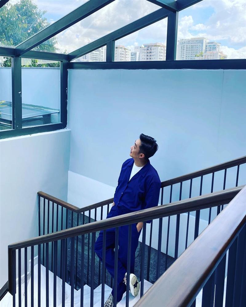 Từ ngày lấy được vợ đẹp, Cường Đô La lên đời phong cách, ăn mặc chất lừ như thanh niên chưa vợ-3