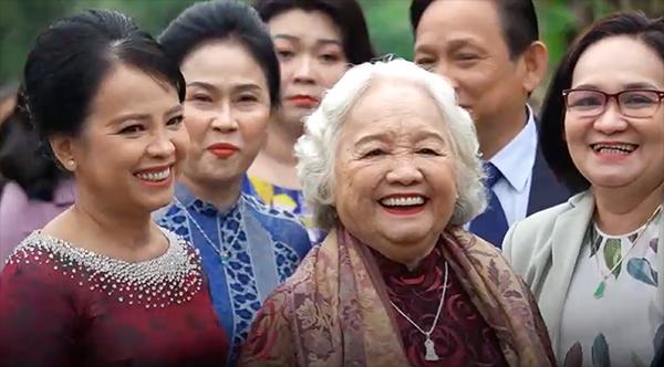 Ảnh cận nhan sắc vừa đẹp vừa sang của mẹ vợ Công Phượng-1