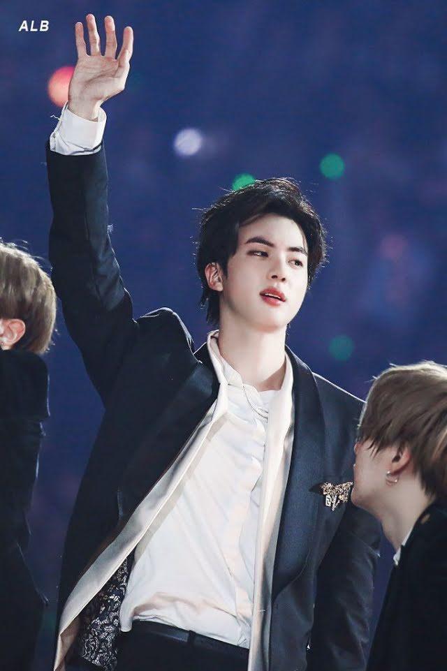 Tại sao Jin BTS khủng hoảng tột độ sau khi chạm nóc Billboard Hot 100?-5