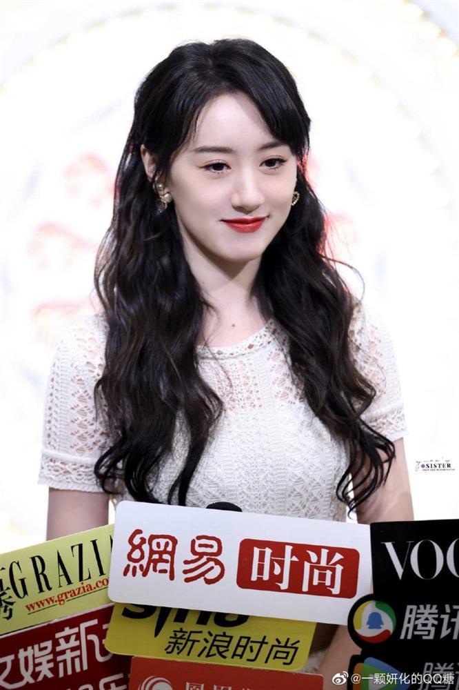 Viên Băng Nghiên bị chê không lượng sức khi đọ nhan sắc cùng Angelababy-3