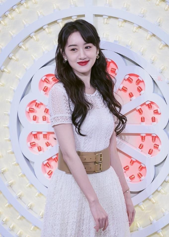 Viên Băng Nghiên bị chê không lượng sức khi đọ nhan sắc cùng Angelababy-4