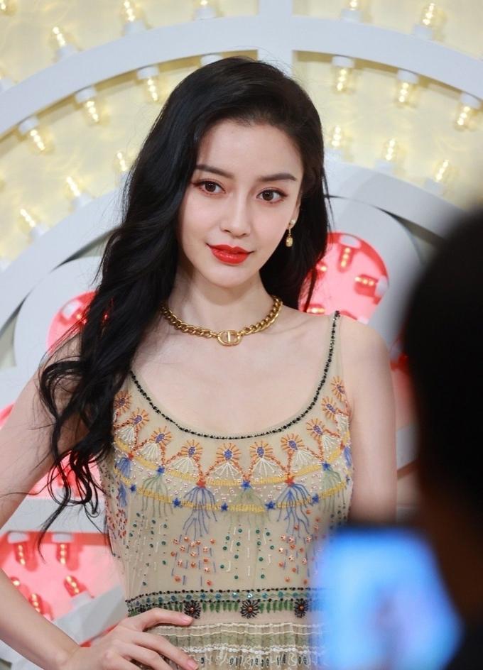 Viên Băng Nghiên bị chê không lượng sức khi đọ nhan sắc cùng Angelababy-6