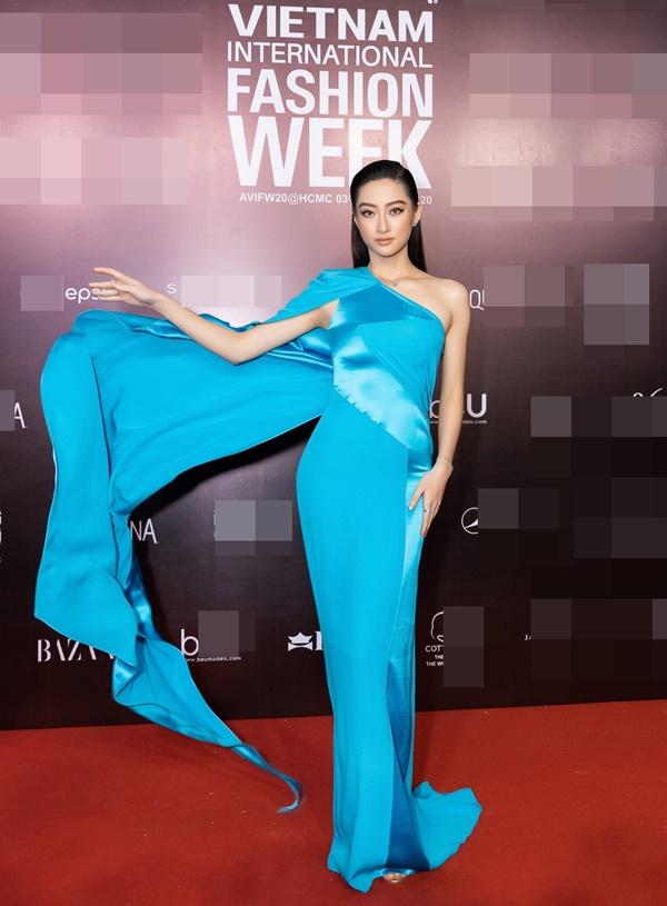 Thảm đỏ Fashion Week: Người dùng khẩu trang trong suốt - Nàng mặt lạnh mãi một biểu cảm-9