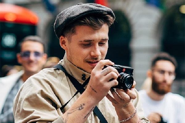 Tình thánh Brooklyn Beckham xăm thư tình của vợ sắp cưới lên gáy-4