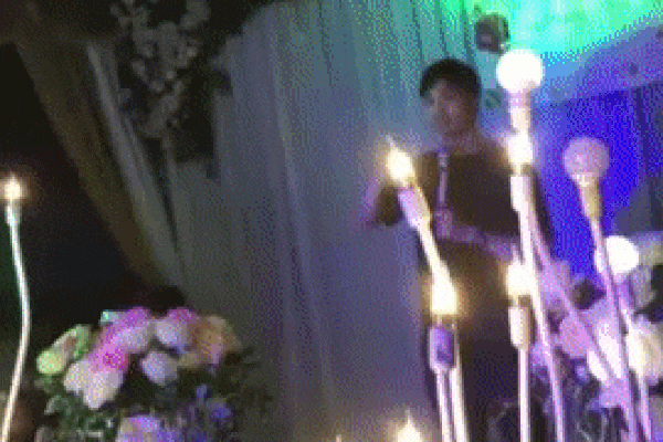 Clip Công Phượng 'tâm sự mỏng' với bà con Đô Lương: 'Con sợ hát mọi người sẽ bỏ về'