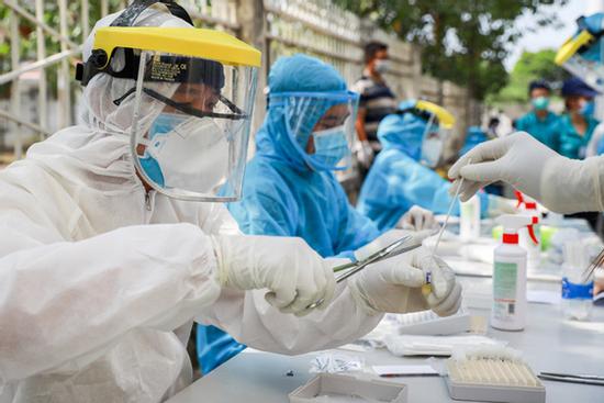 Một nữ tiếp viên dương tính rồi lại âm tính với Covid-19 ở TP.HCM