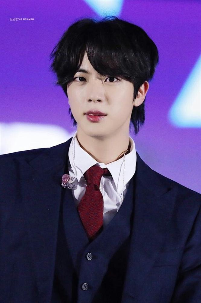 Jin khuynh đảo mạng xã hội trong ngày sinh nhật tuổi 29-1