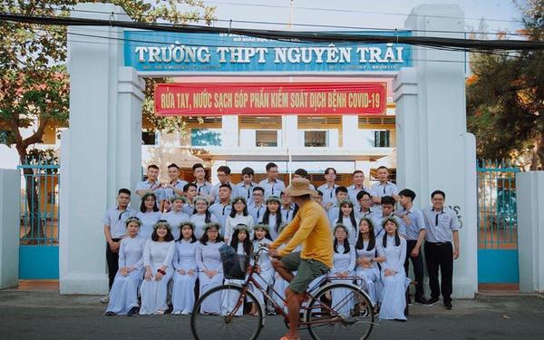 Chết cười: Những nhân vật chính bỗng trở thành người vô hình dù đang rất nhiệt tình tạo dáng chụp ảnh-8