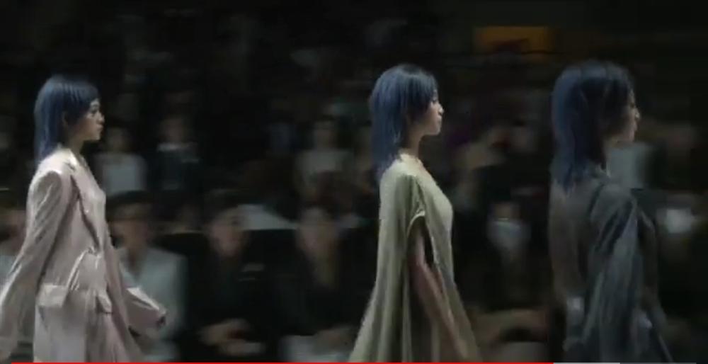 Lương Thùy Linh - Trần Tiểu Vy - Đỗ Thị Hà gây tranh cãi với màn catwalk thảm họa-2