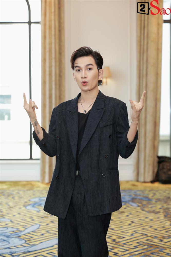 Trấn Thành không mời nhưng Hari Won vẫn đội nón lá, mang túi Chanel fake đến họp báo phim Bố Già-10