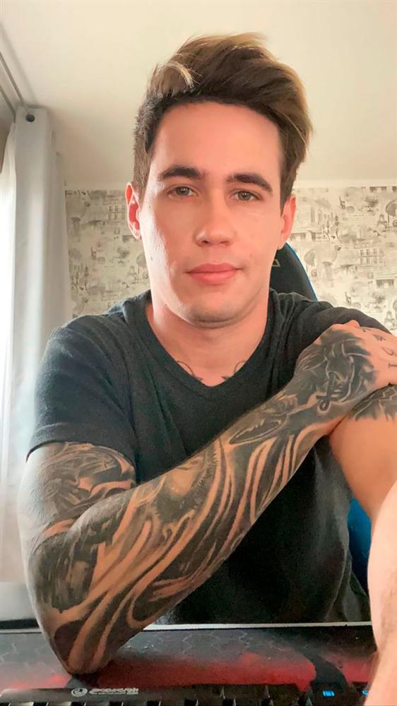 Youtuber Nga livestream hành hạ bạn gái mang bầu đến chết rét để lấy 23 triệu đồng-2