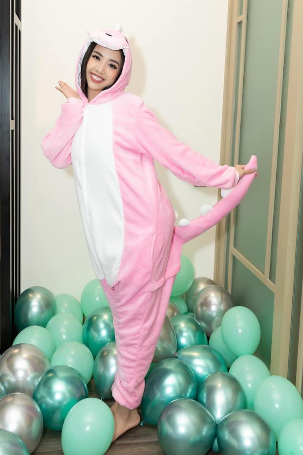 Á hậu Thúy An tổ chức tiệc chia tay đời độc thân trước ngày cưới, hội bạn toàn mỹ nhân lên đồ cực lầy!-4