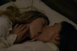 Cảnh sex đồng giới 'ngượng chín mặt' của Saoirse Ronan và Kate Winslet