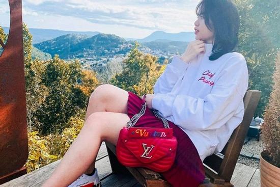 Huỳnh Anh đăng ảnh nhan sắc khác lạ hậu chia tay Quang Hải