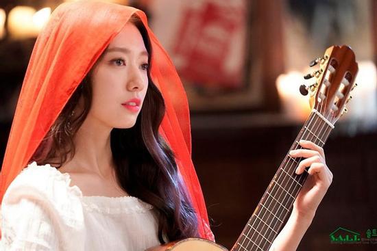 Vì sao Park Shin Hye chưa từng thất thế sau 17 năm?