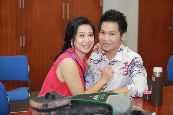 Nhan sắc bà xã của tam ca nhạc đỏ-6