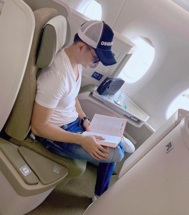 Lệ Quyên và tình trẻ tin đồn tung thính hẹn hò qua động thái trên mạng xã hội-3