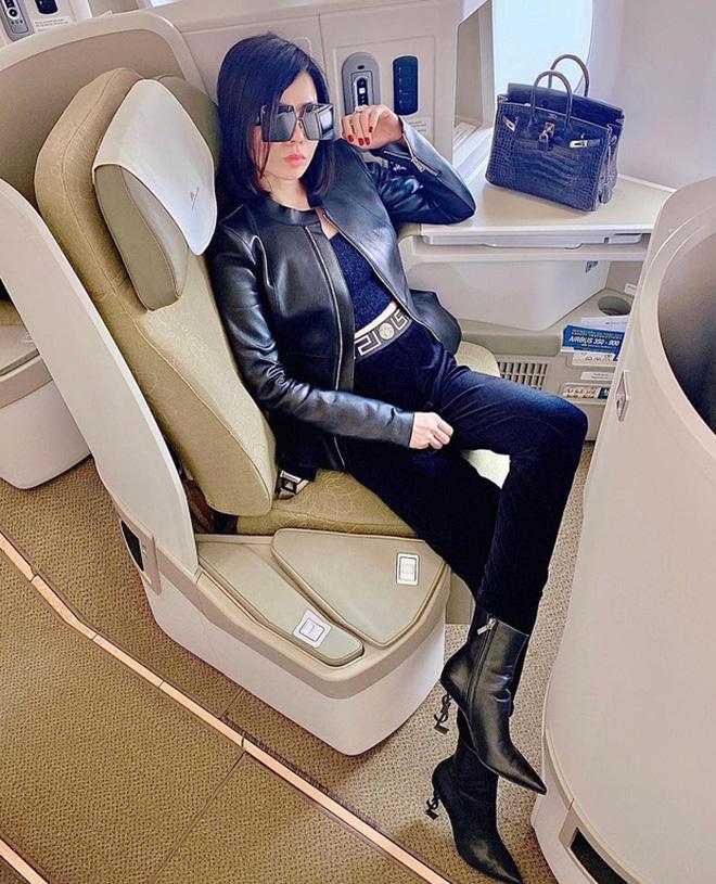 Lệ Quyên và tình trẻ tin đồn tung thính hẹn hò qua động thái trên mạng xã hội-6