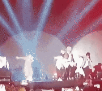 Kinh hãi động tác nhảy nguy hiểm bậc nhất trong các vũ đạo của Idols Kpop-5