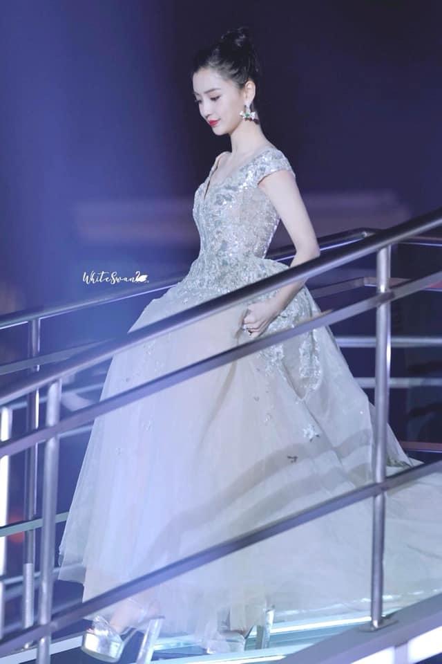 Angela Baby bất bại trên thảm đỏ-11